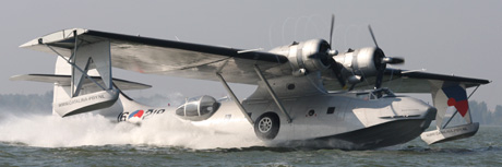 hire a seaplane for unique company outings around Muiden